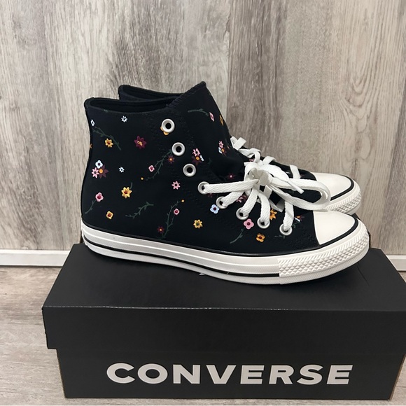 Converse Floral High Top Sneakers Women’s Size 9 Black Spring Cute Skater New - Picture 2 of 6